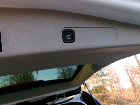 Used 2010 GMC Yukon XL SLT image 22