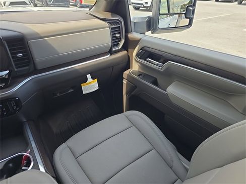 New 2025 GMC Sierra 2500 SLT w/ SLT Premium Package image 16