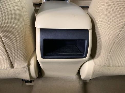 Used 2015 Toyota Camry LE image 30