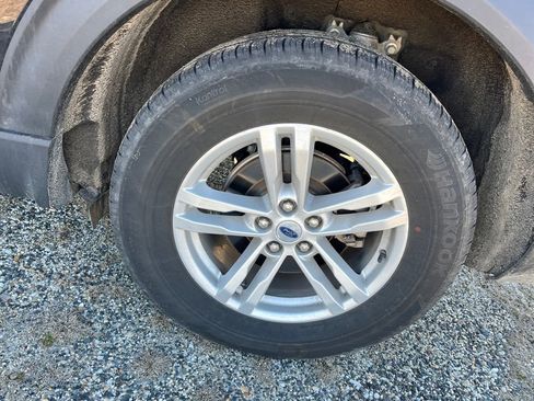 Used 2023 Ford Explorer XLT image 9