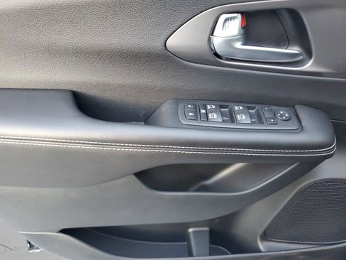 New 2026 Chrysler Pacifica Select FWD image 15