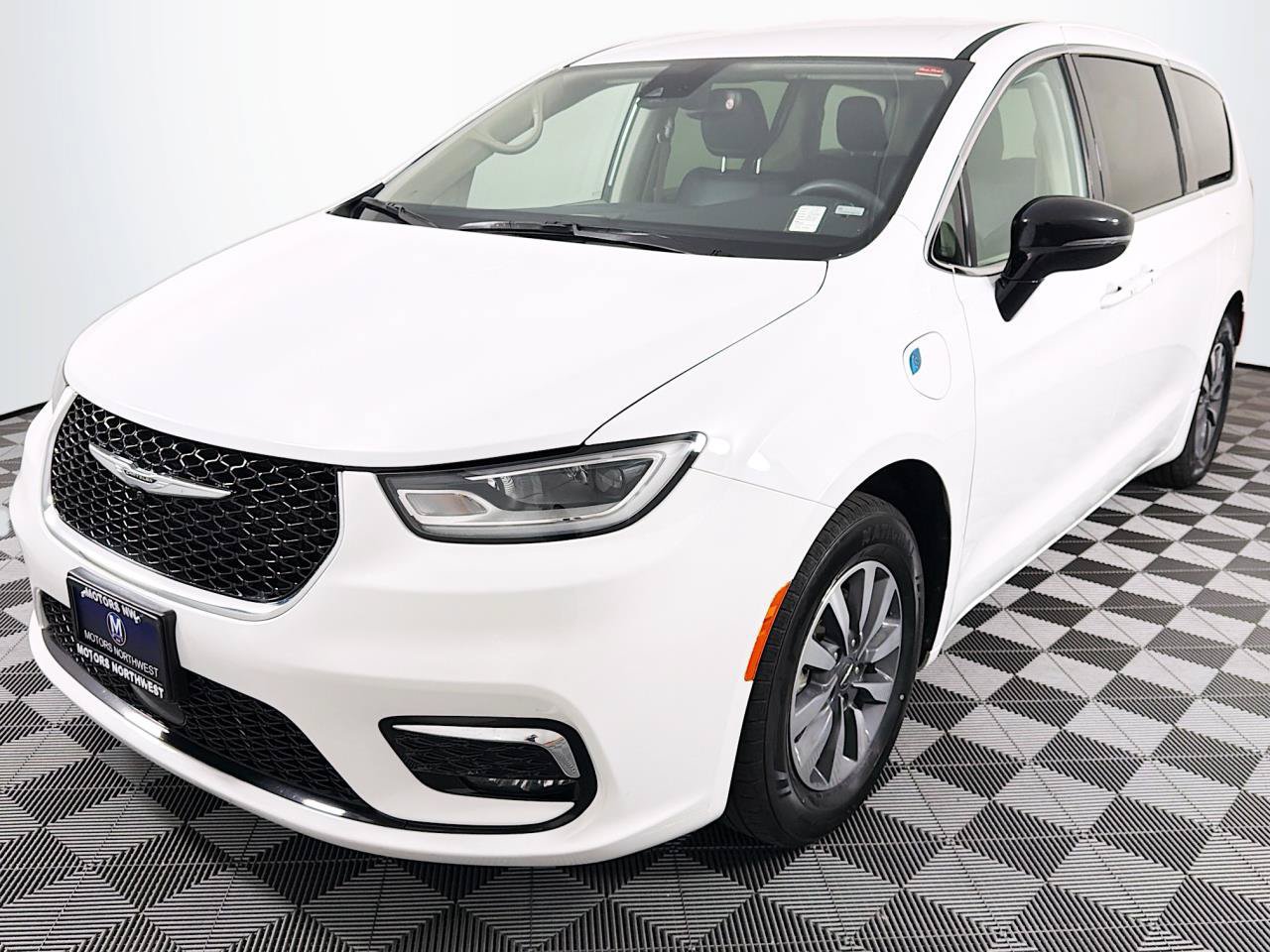 Used 2024 Chrysler Pacifica Limited FWD image 5