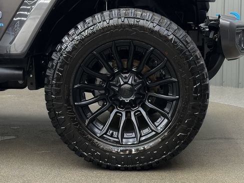 Used 2024 Jeep Wrangler Unlimited AWD/4WD image 9