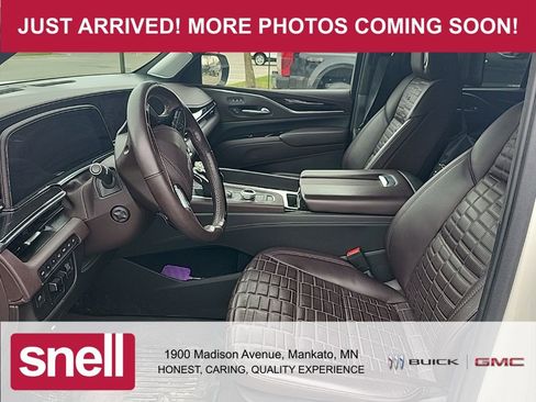 Used 2022 Cadillac Escalade Premium Luxury Platinum image 5