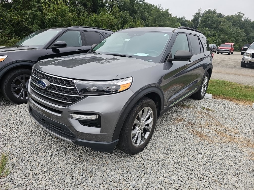 Used 2022 Ford Explorer XLT w/ Equipment Group 202A AWD/4WD image 4