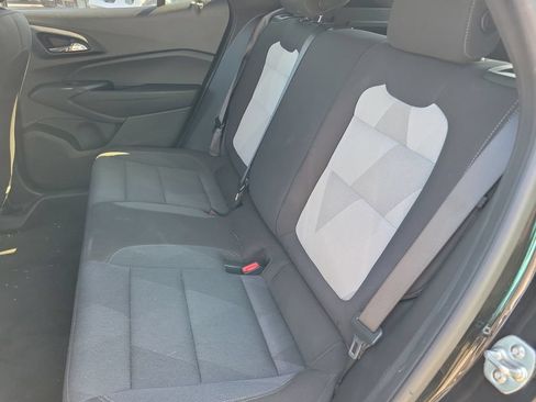 Used 2025 Chevrolet Trax RS w/ Sunroof Package FWD image 12