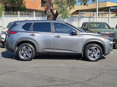 Used 2023 Nissan Rogue SV image 29