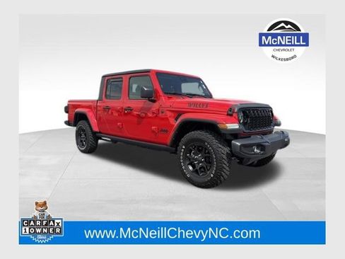 Used 2024 Jeep Gladiator Sport image 1