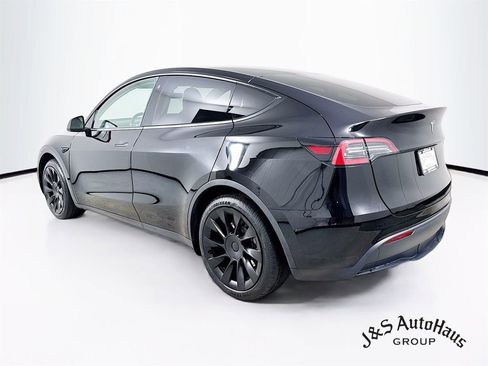 Used 2023 Tesla Model Y Long Range image 5