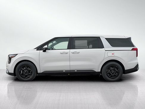 New 2026 Kia Carnival FWD image 4