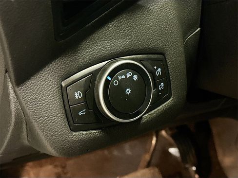 Used 2018 Ford Escape SE w/ SE Sport Appearance Package image 10