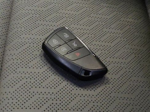 Used 2025 Chevrolet Equinox LT w/ Convenience Package II image 32