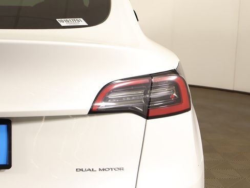 Used 2021 Tesla Model Y Long Range image 17