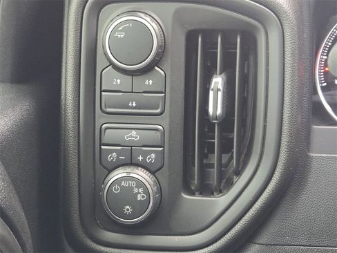 Used 2022 Chevrolet Silverado 2500 Custom w/ Custom Convenience Package image 16