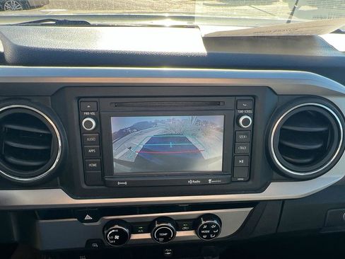 Used 2017 Toyota Tacoma SR5 image 22