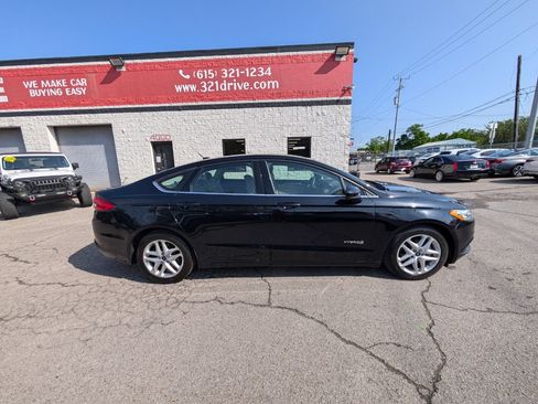 Used 2017 Ford Fusion SE FWD image 5