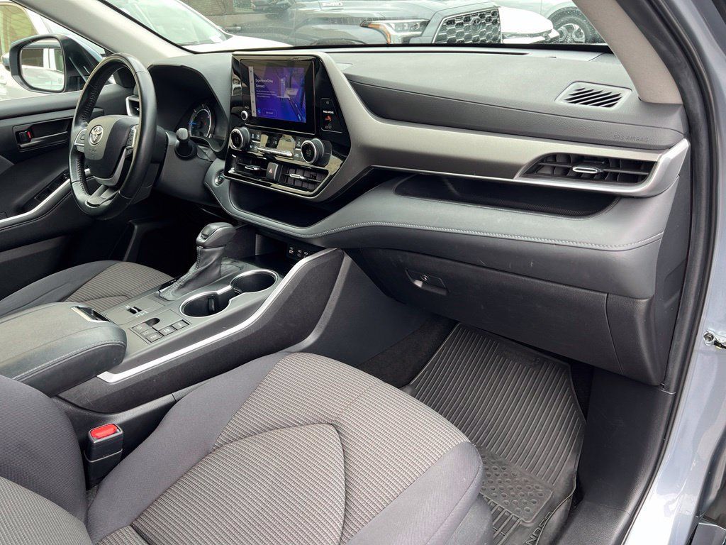 Used 2023 Toyota Highlander LE AWD/4WD image 26