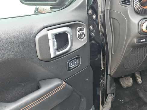 Used 2020 Jeep Gladiator Mojave AWD/4WD image 12
