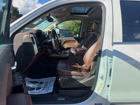 Used 2019 Chevrolet Silverado 2500 High Country w/ Duramax Plus Package image 11