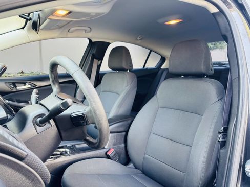 Used 2017 Chevrolet Cruze LT image 11