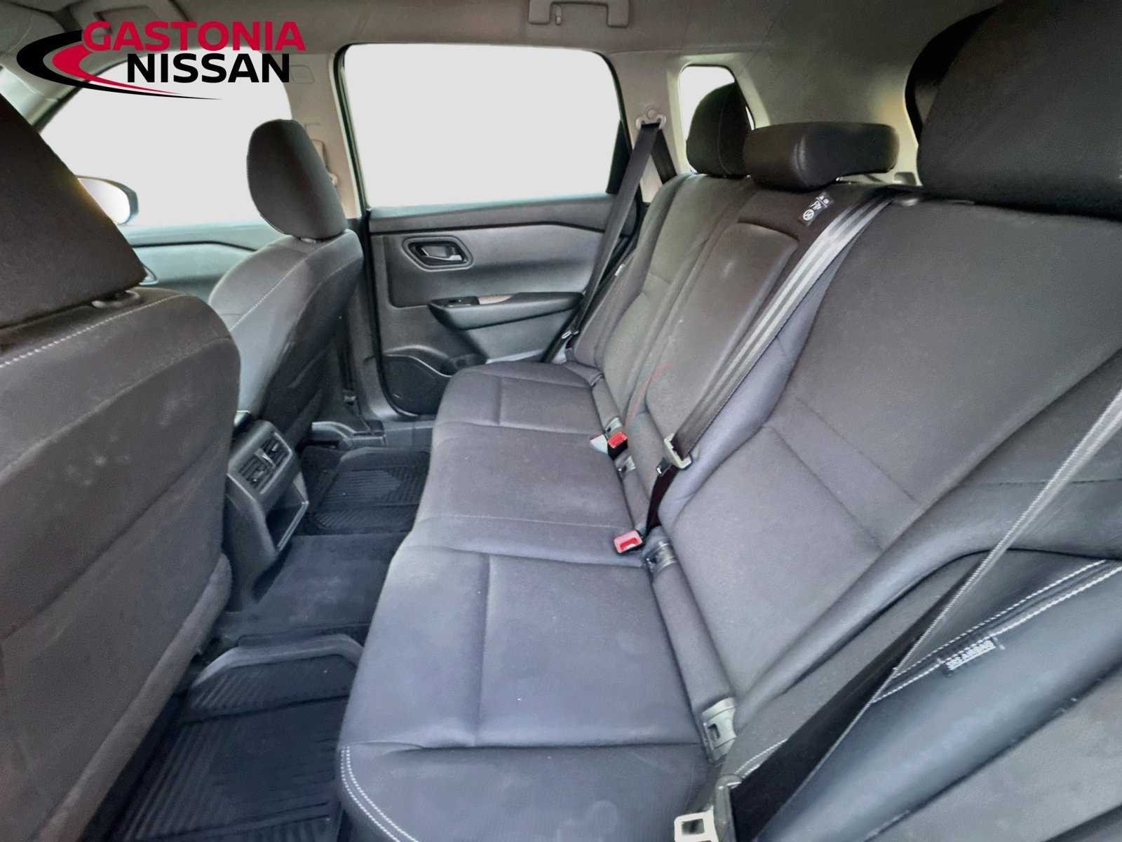 Used 2024 Nissan Rogue S FWD image 31
