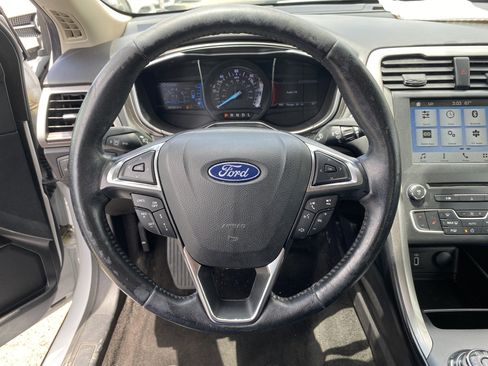 Used 2018 Ford Fusion SE w/ Equipment Group 602A FWD image 12