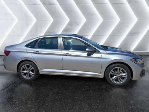 Used 2024 Volkswagen Jetta SE w/ Panoramic Sunroof Package image 4