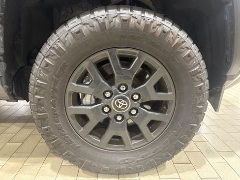 Used 2025 Toyota 4Runner SR5 AWD/4WD image 40