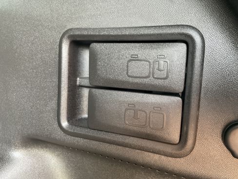 Used 2020 Chevrolet Equinox LT FWD image 30