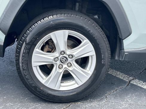 Used 2019 Toyota RAV4 XLE FWD image 9