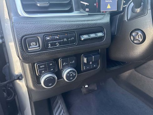 Used 2021 GMC Yukon Denali w/ Denali Ultimate Package AWD/4WD image 15