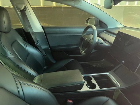 Used 2021 Tesla Model 3 Performance image 6