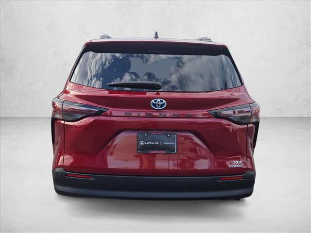 Used 2024 Toyota Sienna XLE FWD image 7