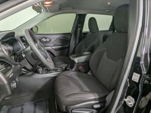 Used 2020 Jeep Cherokee Latitude AWD/4WD image 12