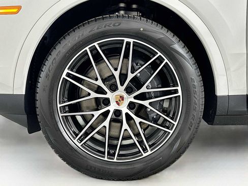 New 2026 Porsche Cayenne image 32