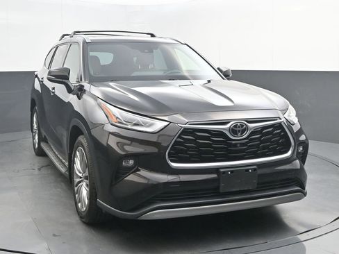 Used 2022 Toyota Highlander Platinum AWD/4WD image 1