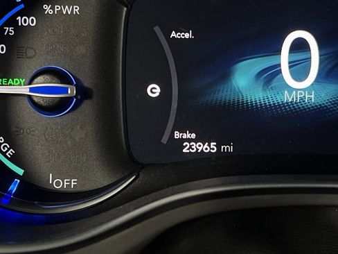 Certified 2022 Chrysler Pacifica Limited w/ Uconnect Theater Family Group image 15