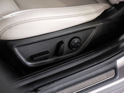 Used 2024 Genesis G70 2.5T RWD image 39