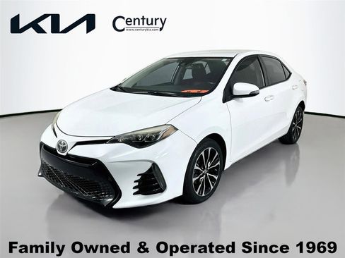 Used 2017 Toyota Corolla SE image 1