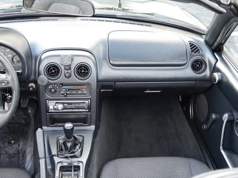 Used 1996 MAZDA MX-5 Miata RWD image 70