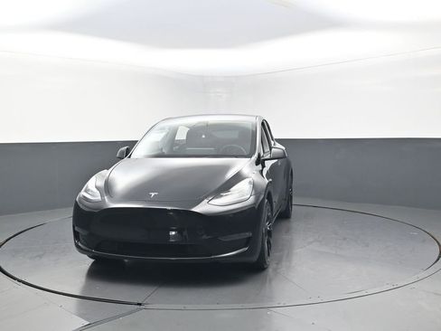 Used 2023 Tesla Model Y Long Range AWD/4WD image 5