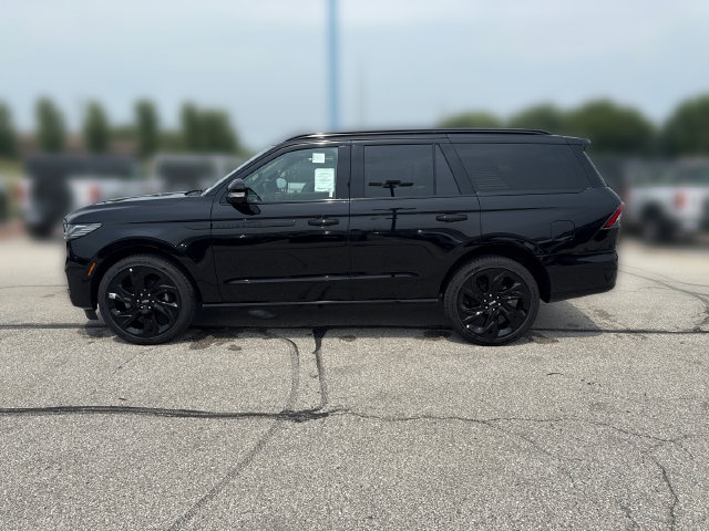 New 2027 Lincoln Navigator Reserve w/ Jet Appearance Package AWD/4WD image 9