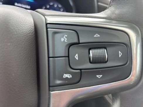Used 2022 Chevrolet Suburban LT w/ Luxury Package RWD image 10