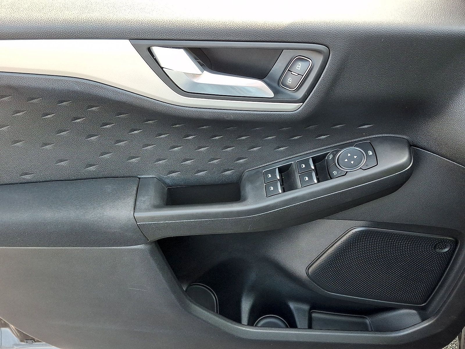 Used 2020 Ford Escape SE FWD image 10