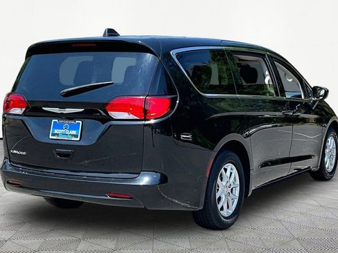 Used 2023 Chrysler Voyager LX FWD image 5