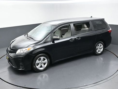 Used 2020 Toyota Sienna L FWD image 38