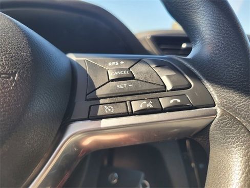 Used 2017 Nissan Rogue S image 27