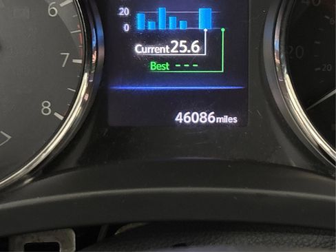 Used 2018 Nissan Rogue SV AWD/4WD image 47