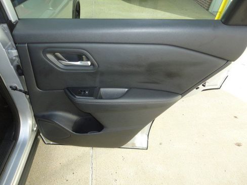 Used 2025 Nissan Rogue SV image 15