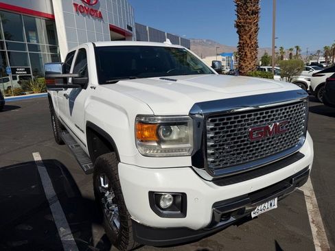 Used 2016 GMC Sierra 2500 Denali w/ Duramax Plus Package AWD/4WD image 15